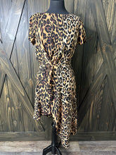 Load image into Gallery viewer, (M) NYC Leopard Hi Lo Top
