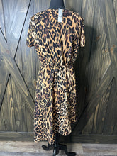 Load image into Gallery viewer, (M) NYC Leopard Hi Lo Top
