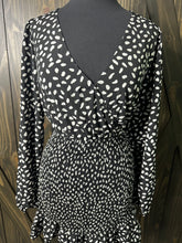 Load image into Gallery viewer, (1X) Black White Shein
