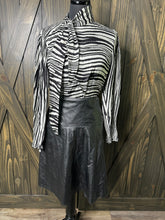 Load image into Gallery viewer, (M) Banana Republic Top ONLY
